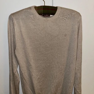 Morris tröja  - Säljer nu denna sjukt feta Morris tröjan som är i 100% merinoull, skicket är 9/10 endast använd 1-2 gånger. För fler bilder eller frågor är de bara att höra av sig//Liam