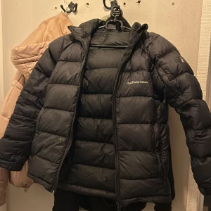 Peak performance jacka  - Skick 8/10 använd ganska mycket men i bra skick storlek 150