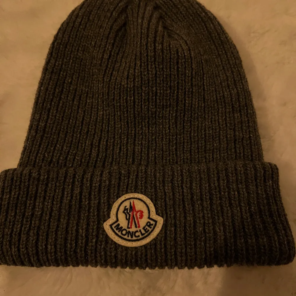 Moncler mössa bästa i marknaden . Asusteet.