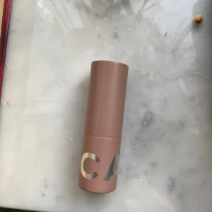Lipstick läppstift caia rosa salty caramel - Läppstift från caia endast testat. 