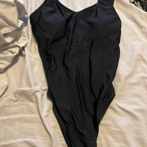 Baddräkt - Baddräkt Oanvänd Storlek s 50kr