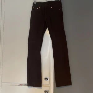 Bruna lågmidjade jeans - Super fina lågmidjade jeans, knappt använda. 