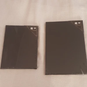 Tavlor  - 2 st tavlor svarta en större och en mindre kan köpa en om man vill det👍🏻