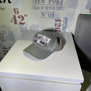 Emilio pandeza  - Säljer min Emilio pandeza keps som är hyfsat sliten men gör sin funktion.