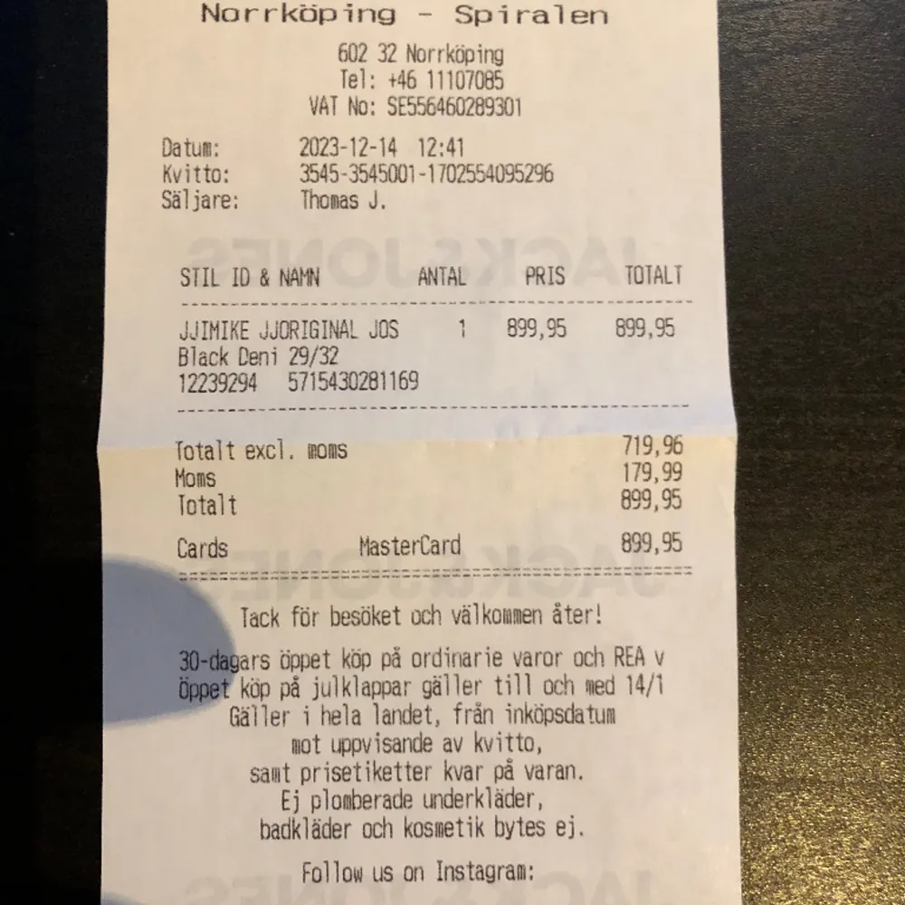 Knappt använda, köpta för lite mer än en månad sen alltså nyskick. Storlek 29/32 Ny pris 899kr Mitt pris 599kr (kan diskuteras). Jeans & Byxor.