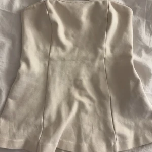 Bandeau topp - Skitsnygg Bandeau topp från Gina tricot, supersnygg på exempelvis tjejkväll eller fest❤️❤️❤️