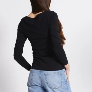 Svart långärmad tröja  - Nyskick! 