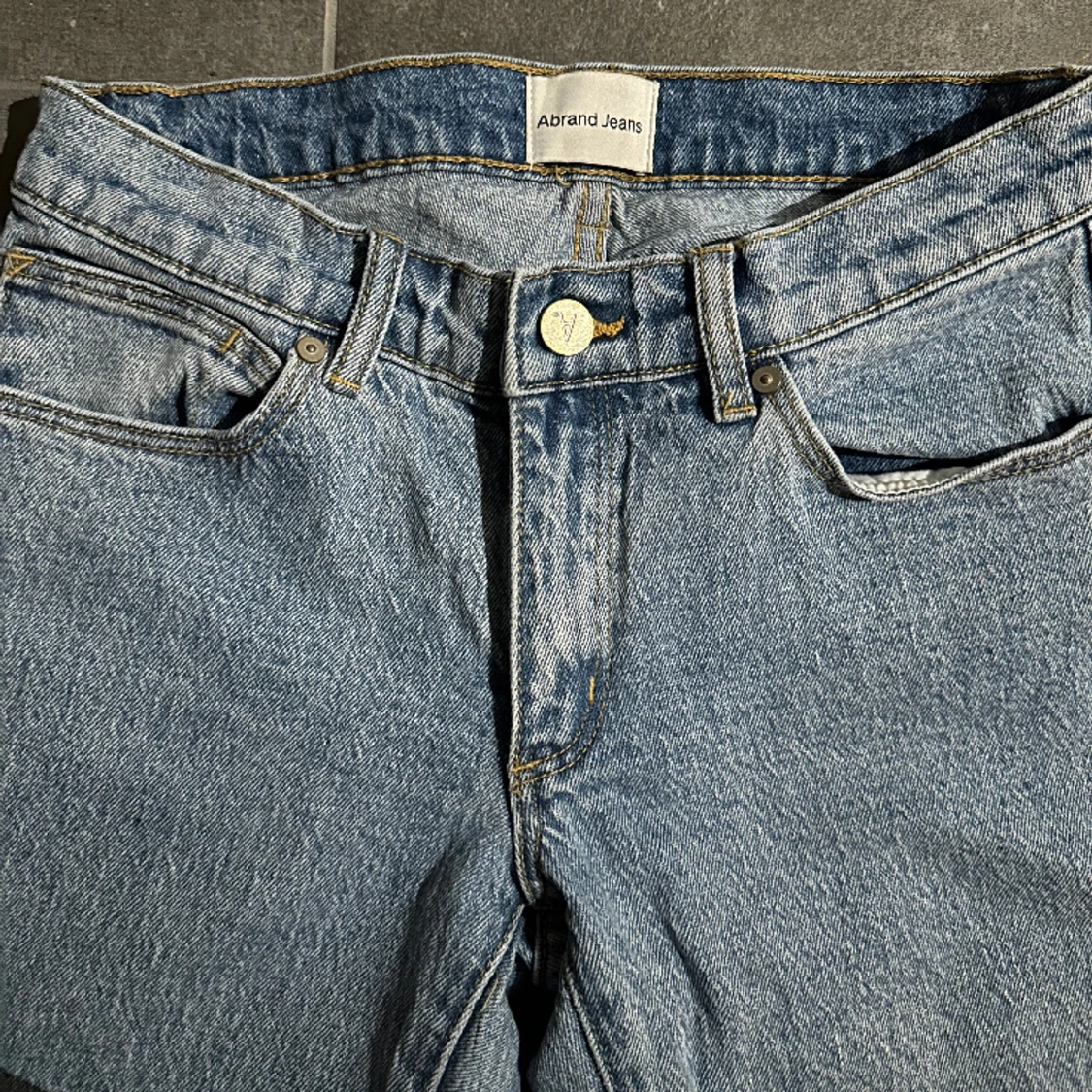 A brand Lågmidjade jeans  - 91