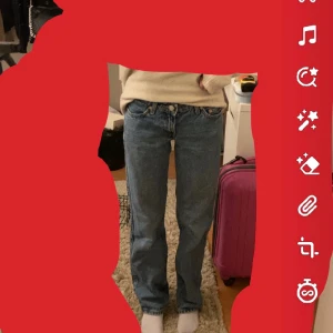 Low waist jeans - Low waist straight jeans💕 Bra skick, bra i längden för mig som är 160. Nypris 590 kr💕