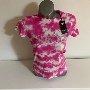 Guess - Fin ny  guess tröja som inte säljs längre, strl S!