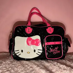 Stor Hello Kitty väska. Oanvänd.  Pris kan diskuteras 
