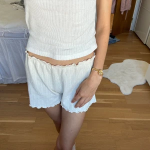 Brandy Melville shorts  - Shorts från brandy Melville. Använda Max 2 ggr. Storlek one size men skulle säga att dom är en xs-s