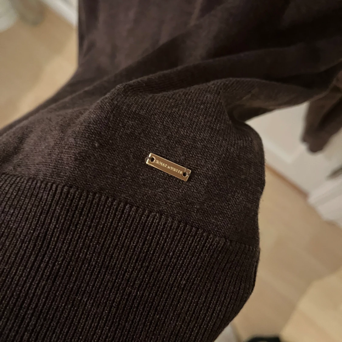 Brun stickad polotröja - 90