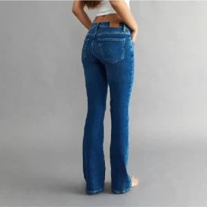 Lowwaist bootcut jeans - Lowwaist bootcut jeans ifrån Gina.