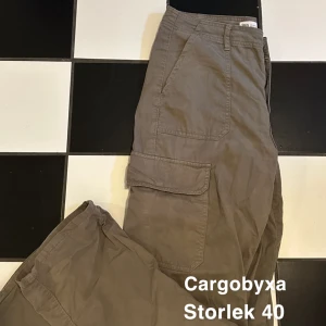 Cargopants  - Snygg och bekväm cargobyxa i fint skick!