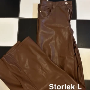 Läderbyxa  - Använda en gång så i princip i nyskick. Bekväma och stretchiga 