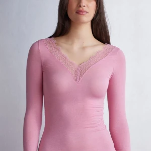 Rosa Intimissimi tröja - Inprincip ny Intimissimi tröja som jag säljer då jag inte tycker den passar mig💕