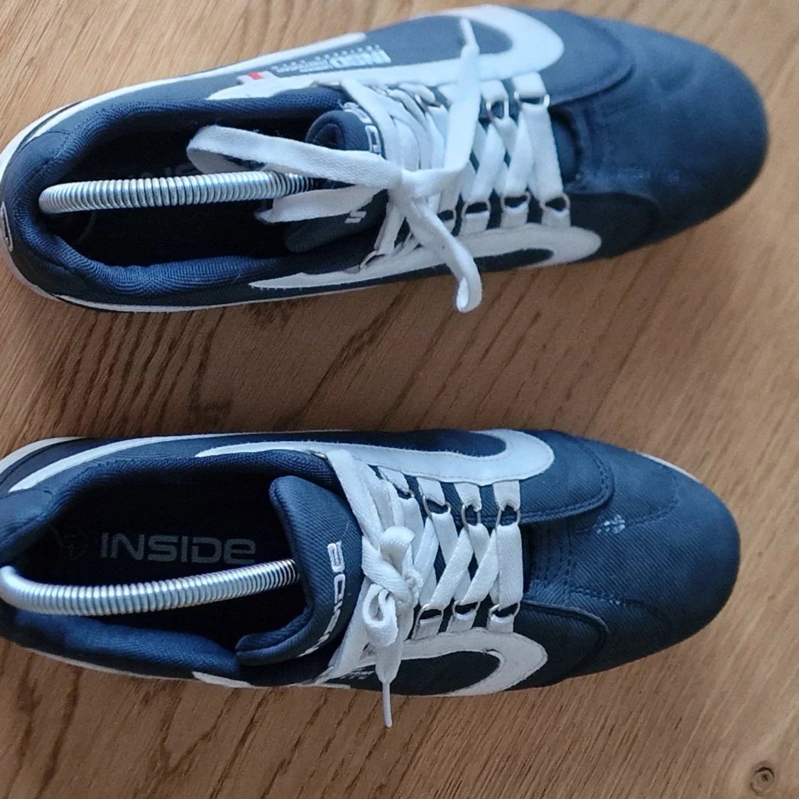 Mörkblå sneakers  - 90