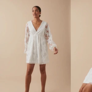 Klänning - Jättefin sommarklänning som jag hade på min mottagning. Använd en gång, alltså i nyskick. Är i storlek XS men känns som S. Köptes för 799kr