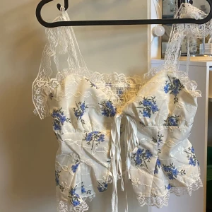 söt blommig sommar topp - nyskick, aldrig använd 