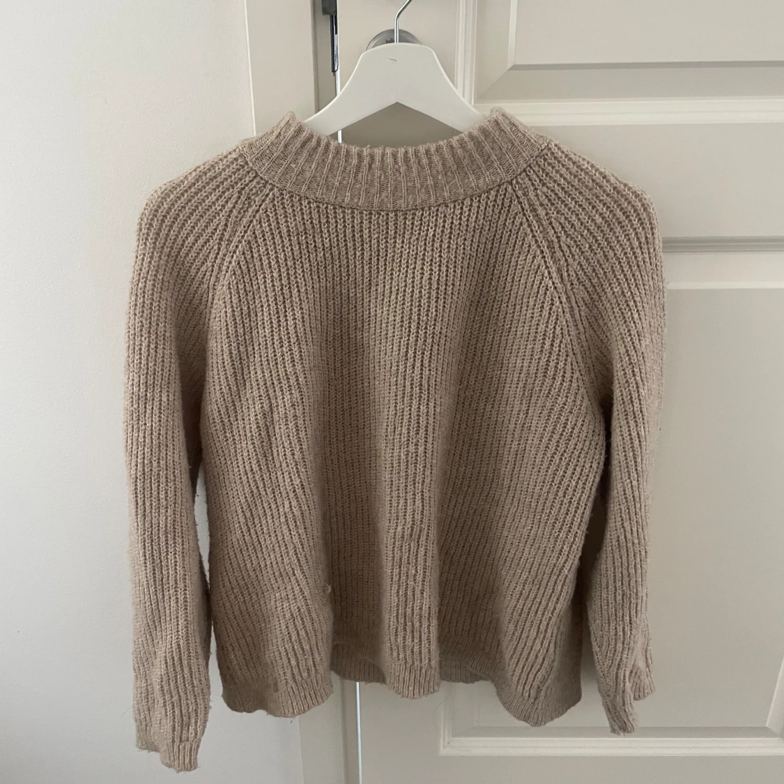 Beige stickad tröja