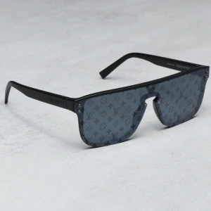 Louis Vuitton Solglasögon - Louis Vuitton solbrillor i jättebra skick till fantastiskt pris. Hör av er med frågor 🤩👋