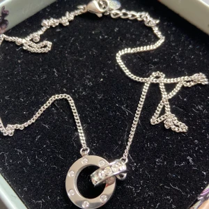 Edblad halsband  - Säljer det här halsbandet från Edblad, justerbar längd 40-43,5cm, nypris 499, pris kan diskuteras!