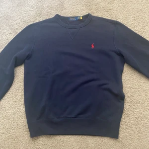 Polo ralph lauren - En riktig polo tröja köpt från officiella hemsidan och är nästan helt ny. Priset kan diskuteras 
