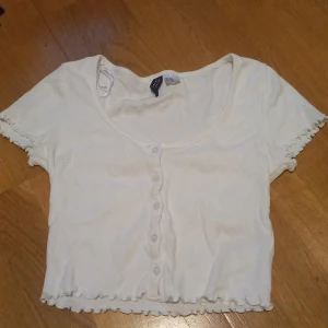 Magtröja - En jätte fin magtröjja som jag fick i födelsedagspresent men har alldrig komit till andvändning 