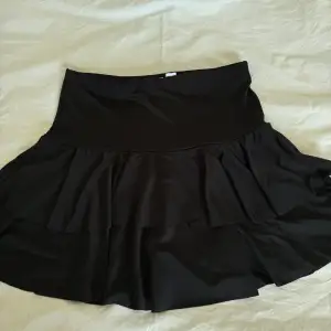 Supersöt kjol som är stretchig och skön. Aldrig använd ❤️