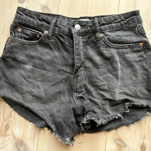 Jeansshorts, 34 - Jeansshorts Storlek 34 Inköpta på Gina Tricot 