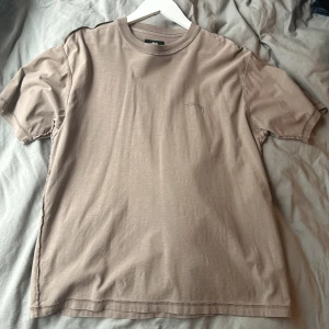 Stussy tee - Knappt använd så är i bra skick och används aldrig heller