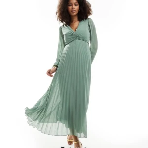 Grön klänning - Plisserad maxiklänning från ASOS, helt ny med lappar kvar, säljes pga fel storlek