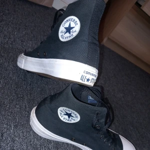 Converse strl 42 - Använda några gånger men är i bra skick! Har dock tappat bort inläggen då jag hade ett par anpassade till mih