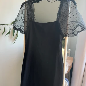 Svart sommar klänning  - Jättefin sommarklänning ❣️😍använt ett fåtal gånger! Köpt från newyorker! Tror inte den säljs längre ❣️❣️