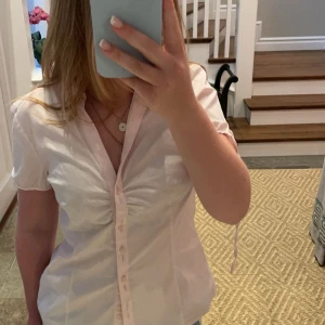 Rosa skjorta  - Super fin rosa skjorta. Den är väldigt somrig och sitter perfekt!