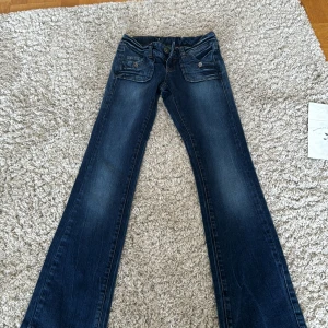 Low waist jeans - Mörkblå, passar mig som är runt 165