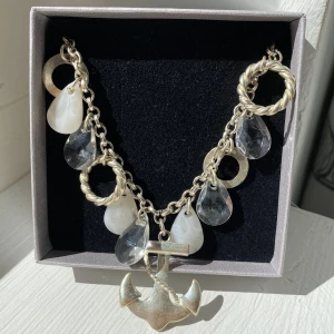 Halsband - Fint halsband med ett ankare och små unika detaljer. Används inte så därför jag säljer🌸