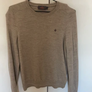 Morris overshirt  - Säljer nu min Morris overshirt som är i nyskick bara använd tre gånger har kvitto o tags till den och den är i storlek S men har gått ner lite i size efter tvätt passar mig som e 174 vid fler frågor eller funderingar kontakta mig 