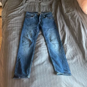 Grish jeans - Säljer mina feta dressman jeans då jag inte gillar dom. Passar perfekt för dig som gillar grish stillen. Byxorna sitter som grish byxor inye för Baggy och inte för skinny. Har använt dom en gång så dom är helt nya. Passar dig som är cirka 170cm.