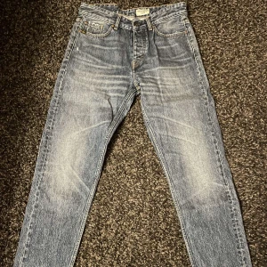 Tiger of sweden - Säljer dessa helt nya byxorna, nypris 1400. Sitter som replay anbass. Storlek 29/34 sitter bra på mig som är 180