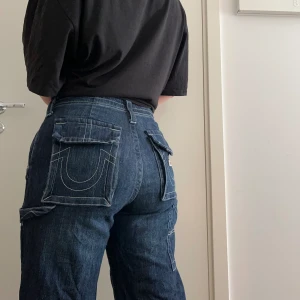True Religion - Jeans från True Religion köpta för några månader sedan, använda ca 20ggr. Stretchiga, bra fickor och mycket bra skick. Skickar på post.