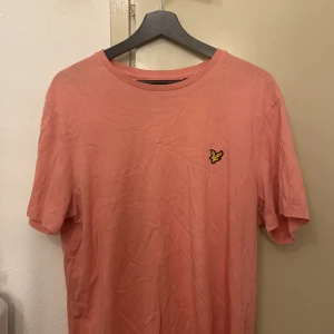 Lylescott tshirt - Super fin färg