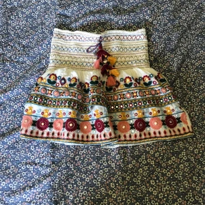 Zara Kjol - En jättefin kjol från Zara köpt på Plick, aldrig använd och bra skick🕺