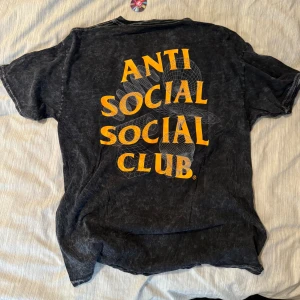 Anti Social Social t-shirt (limited edition) - Limited edtion modell av Anti Social Social Club t-shirt. Köpte fel storlek, aldrig använd. Prislapp fortfarande kvar.  Storlek Large