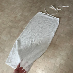 Kjol - Somrig kjol storlek S, aldrig använt, snöre som man knyter runt magen som fin detalj☀️ skriv för mer information