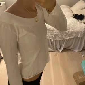 Långärmad topp - Super fin långärmad topp, perfekt till vardags! 💞💞i storlek 38/40 men sitter mer som en 36a