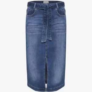 Jeans kjol från Danska Denim Hunter  - Ny med prislappen kvar  Med lite stretch för bästa passformen  34/36