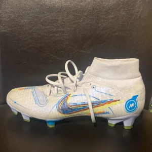 Nike mercurial superfly 8 pro fg - Storlek 44, har använts 2 gånger men passade inte 