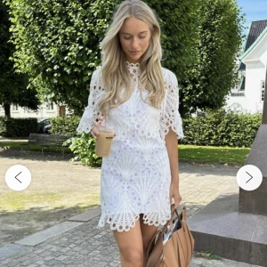 Student klänning by ic - Super fin slutsåld  studentklänning, aldrig andvänd då jag hittade en annan. Köpt till underklänningen så säljer de tillsammans. 💗